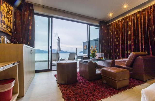 Suite Deluxe con jacuzzi en Patong (B)