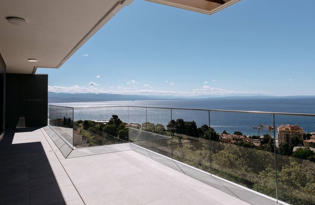 Deluxe Suite With Terrace and sea View 305