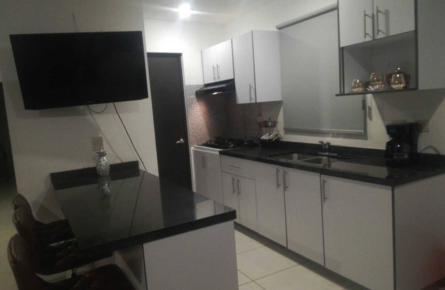 Departamento con asadores, cerca del acuario