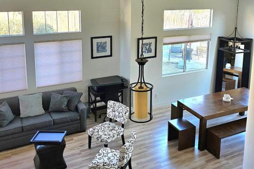 Desert Escape Home with 3BD 3BA with Pool and Jacuzzi