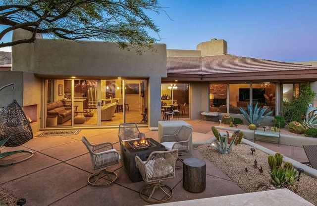 Desert Mountain Semi Custom home w/ gourmet kitchen, pool, spa and waterfall