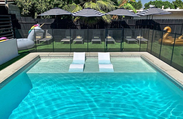 Desert Sanctuary, your luxury Palm Springs Getaway 4bd/4bth