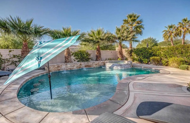 Desert Oasis de lujo con piscina privada de agua salada a minutos del casino y festivales
