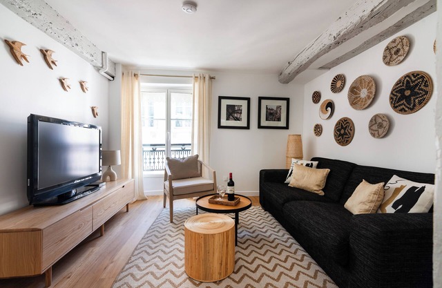Diseñador St Germain de un dormitorio cerca de todo!