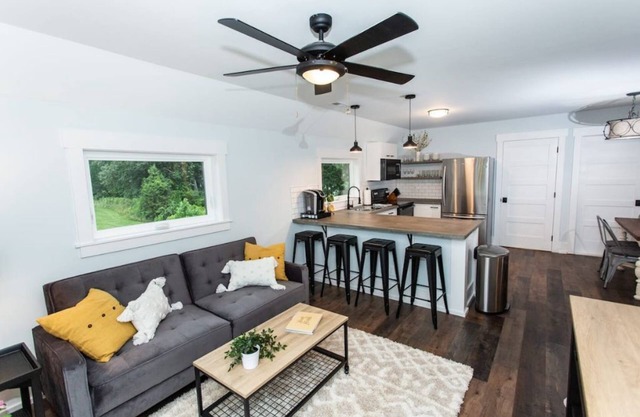 Designer Apt in Charming Fort Mill w/ Netflix