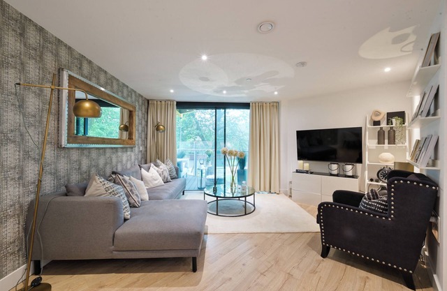 Designer Boutique 2 Bedroom Apartment with Balcony - Borough Market