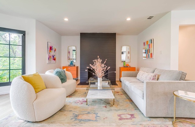 'Shauna Glen design' home right in the heart of FWTX two miles west of downtown