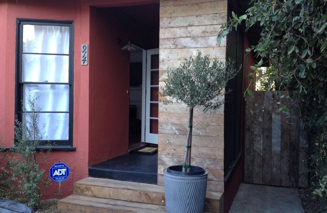 Designer Restored 2 bdrm Tranquil House en el corazón de WeHo