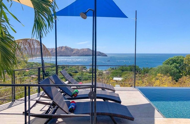 Villa de diseño, vista al mar, escucha las olas, camina a la playa