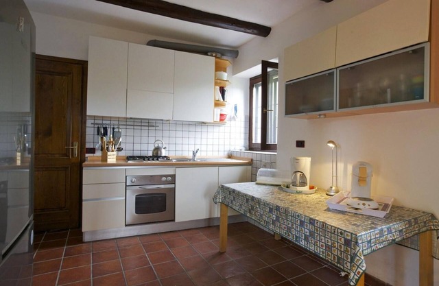 Casa unifamiliar de 2½ habitaciones con piscina privada y parcela grande.