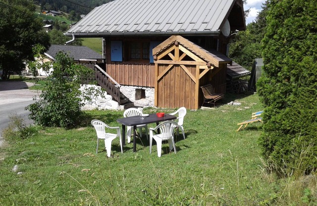 Chalet independiente y atípico 4 pers. Les Gets a 1 km de las pistas, terreno de 200 m2
