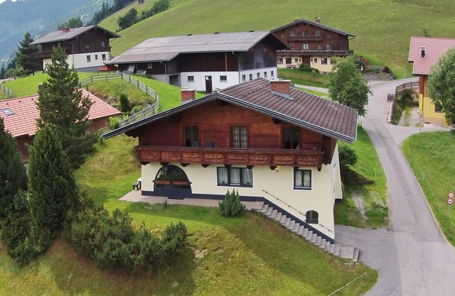 Detached chalet with wellness and wood-burning stove
