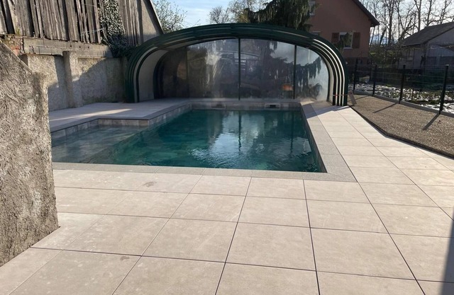 CASA INDIVIDUAL CON PISCINA