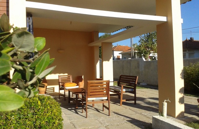 Casa independiente de una sola planta, junto al mar, jardín cerrado, campo de golf cercano