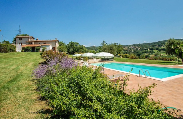 Villa independiente con piscina privada. Zona tranquila con vista panorámica. A 80km de Roma