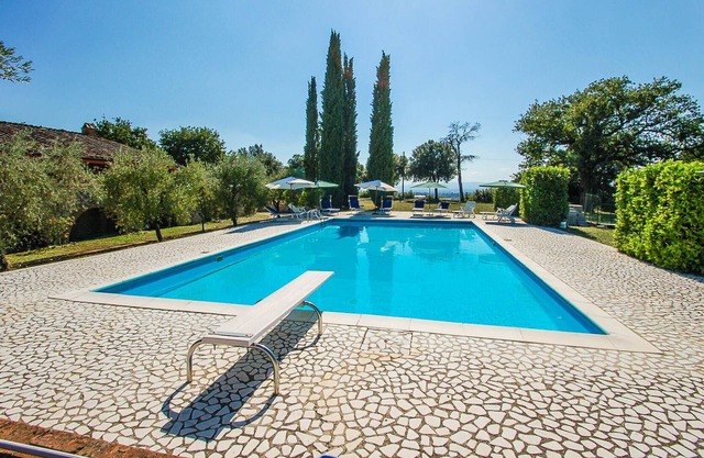 chalet con piscina privada en Umbría, a 80 km de Roma. Servicios a 2 km