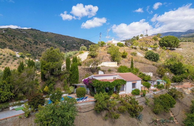 Villa independiente con piscina privada y vistas buenas 5 minutos de pueblo