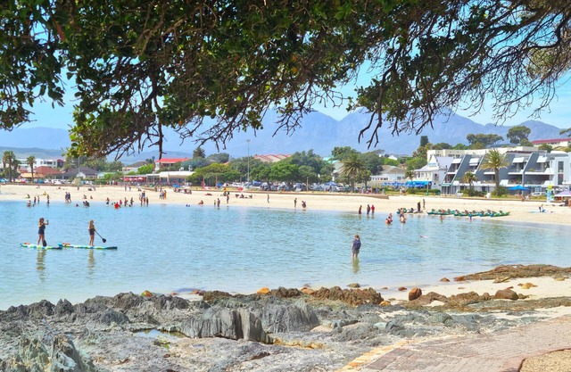 Die Brandhuis - Super close to the beach!