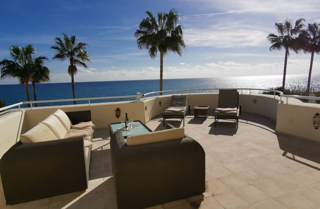 Acceso directo a la playa, piscina, vista panorámica, terraza de 100 m2.