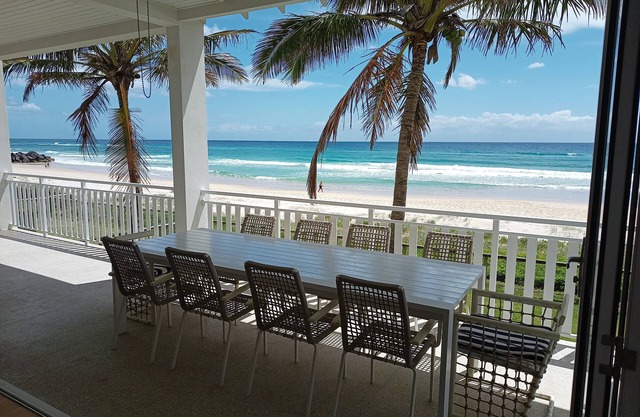 Absoluta casa frente al mar 3 niveles en Palm Beach