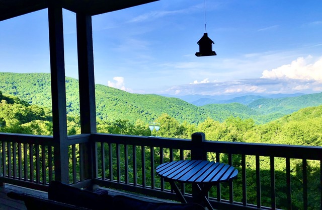 DIRECT MOUNTAIN VIEWS! Hike & swim on-site! Private balcony! WOW!!