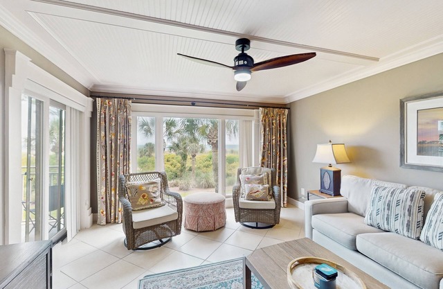 Direct Ocean View Condo with balcony, pools, hot tub, boardwalk to beach