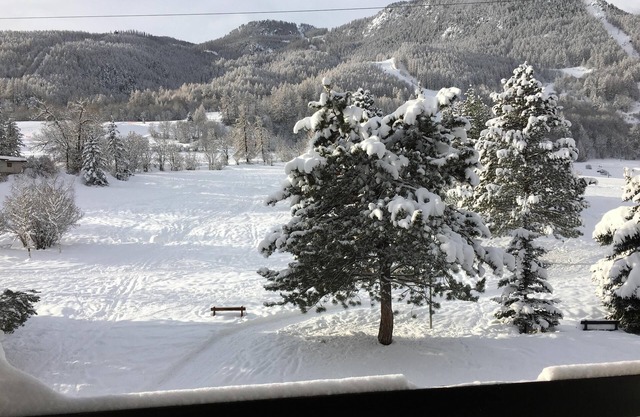 Directamente en las pistas de SERRE CHEVALIER 1400, estudio muy cómodo.