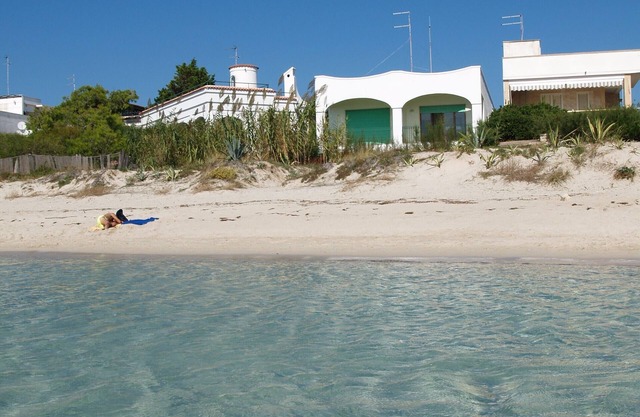 Directamente en la playa. 6 camas en villa con acceso privado al mar