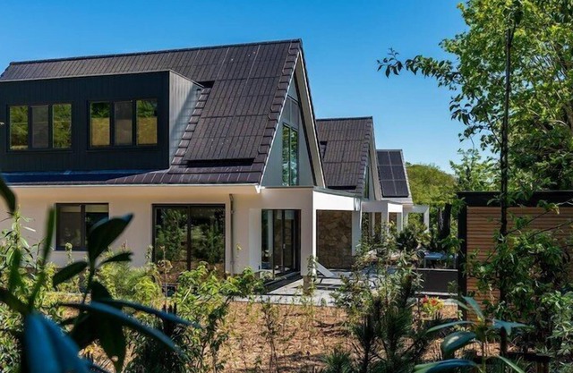 Directly opposite the Duinen van Texel National Park, three new energy-neutral