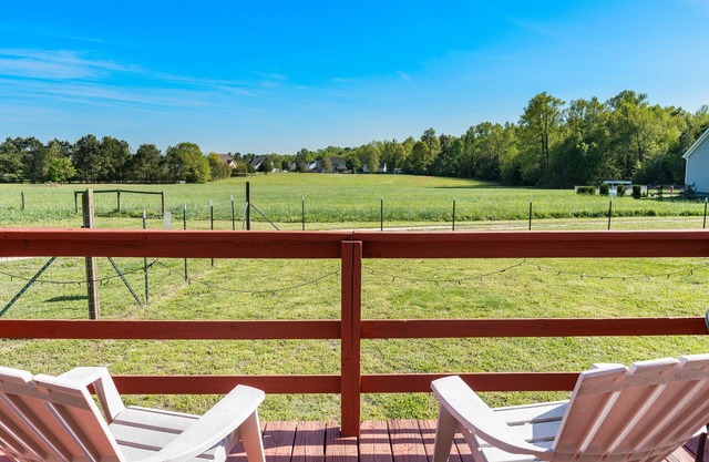 Se aceptan perros Bungalow en entorno rural cerca del centro de Raleigh y NC State.