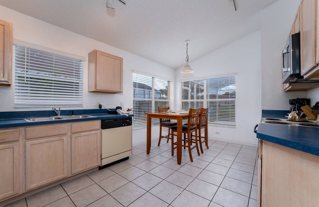 Disney, tranquilo, hermoso, orientada al sur, con vistas al lago, piscina, moderno, lujo