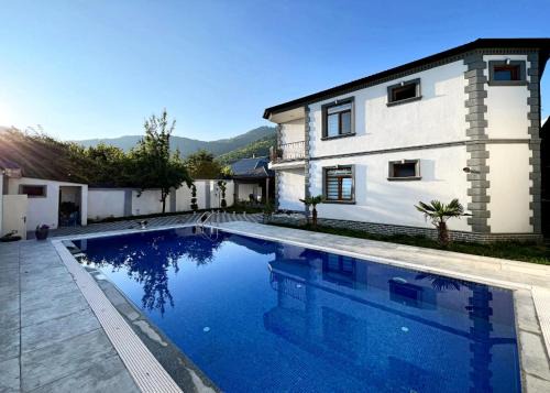 DMC House Hot pool