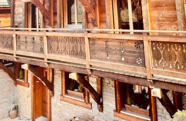 ¿Quieres amplios espacios abiertos y naturaleza? ¡Este magnífico chalet de más de 200 m2 y 5 habitac