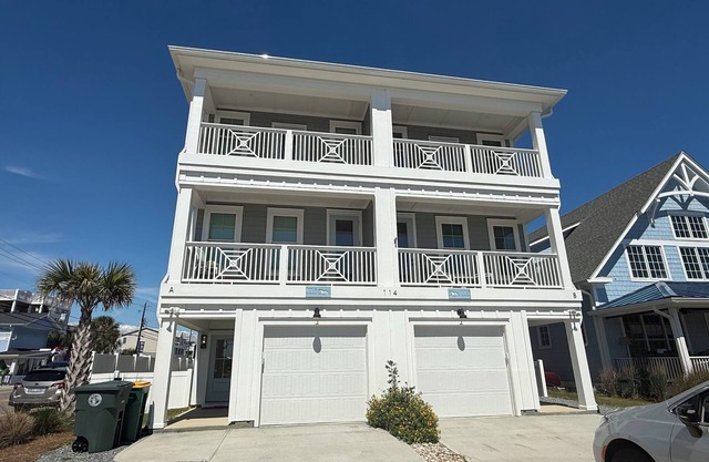 Doc's Beachwalk - New Listing - Great Property - Great Location