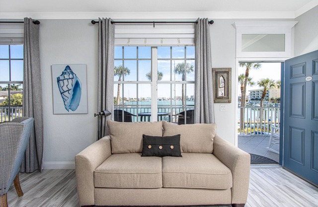 Vacaciones en el muelle - Hermoso condominio frente al mar 2BR / 2BA