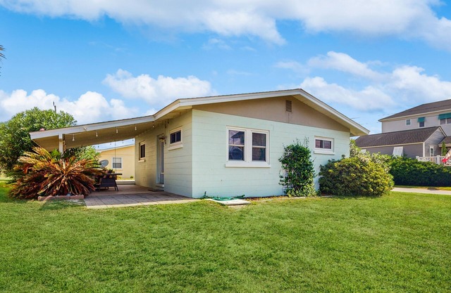 Dog-friendly coastal home close to the beach and local attractions