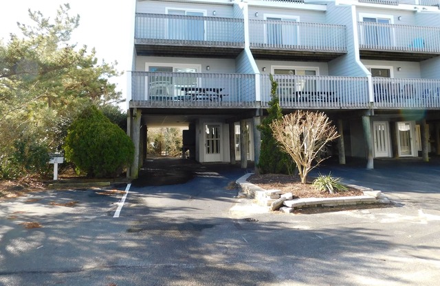Dog Friendly. End unit-one from beach. State park 32IH
