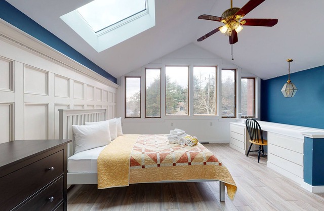 Dog-friendly home near the beach with central AC, fast WiFi, and washer/dryer