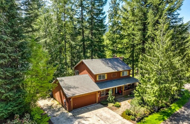 Dog-friendly home with hot tub, shared pool, firepit, fireplace, & river access