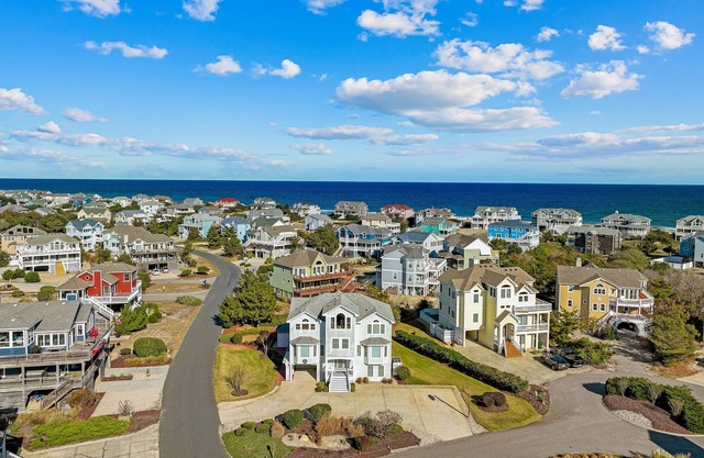 Dog-friendly home with private hot tub, seasonal pool & tennis/pickleball courts