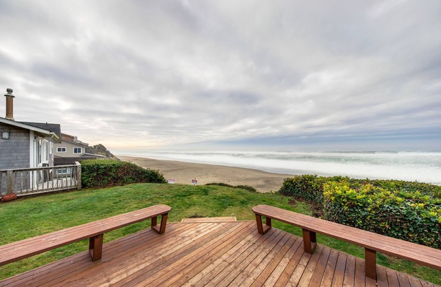 ¡Casa frente al mar que admite perros con fácil acceso a la playa y una gran terraza + paseo al parque!