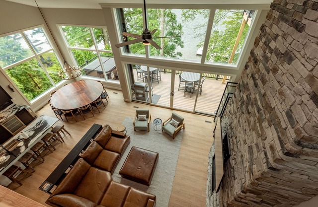 Edgewater Escape: Lakefront, Dogs Welcome, Dock Slip, Indoor Pool