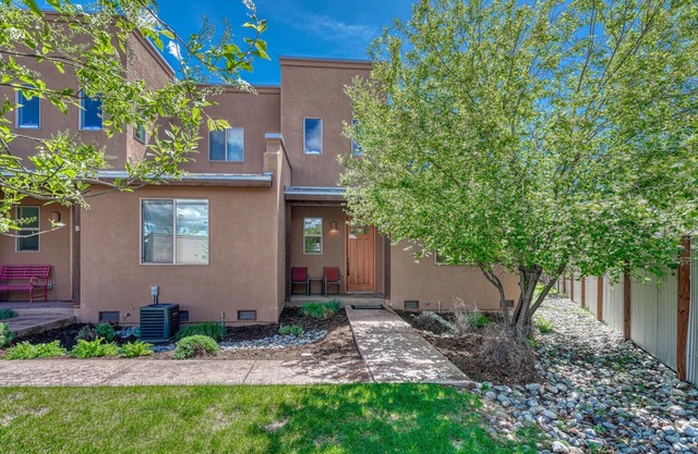 River Livin'- ¡Nuevo condominio en el centro, en el río Arkansas!