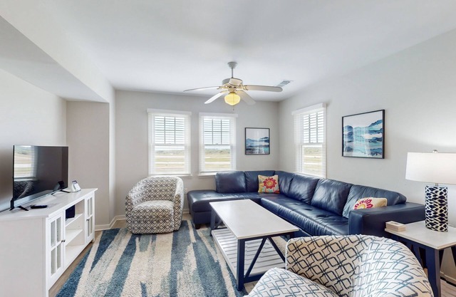 Dog-friendly townhouse with pool, ocean views, central AC, washer/dryer & patio
