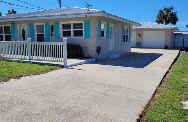 Dolphin House Beach Cottage - on the West End