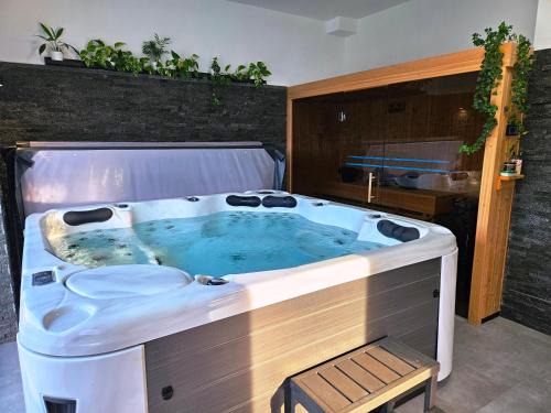 Domek z jacuzzi Cztery Pory Roku