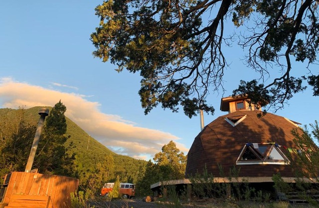 Domo Conguillio Conecta con tu energía sagrada junto al Salto Truful Truful con una vista majestuosa que podrás disfrutar en una tinaja Una experiencia que alineará tu espíritu y tu energía interior Vívelo