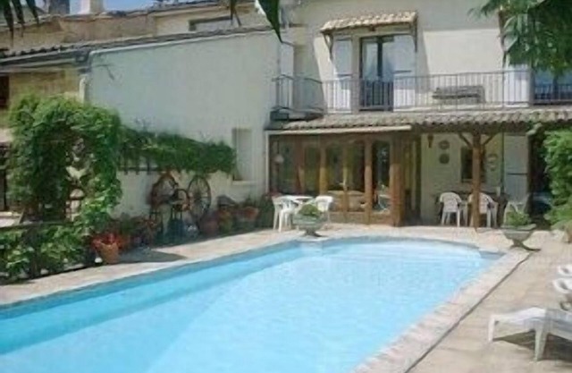 Dordogne, cerca de St Emilion-restaurado 18c casa de pueblo + piscina climatizada.