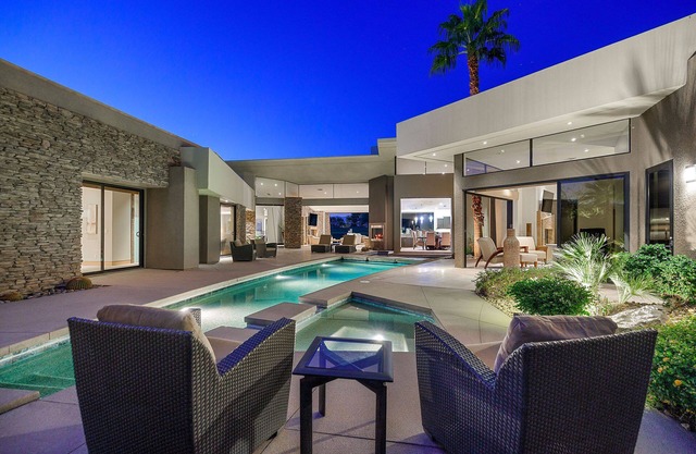 'Dos Lagos Estate' 5000' 6 bedroom w/ 2 pools!