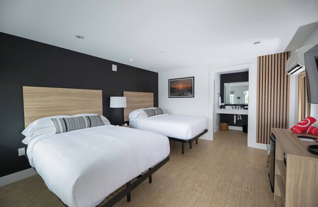Double Double Studio | The Waypoint | Great for Groups Visiting the Beach